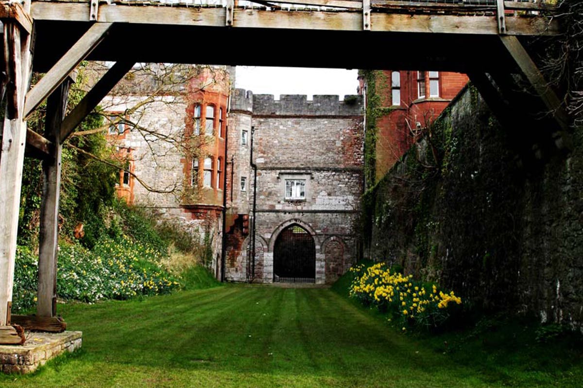Two Night Escape For Two At Ruthin Castle 5095