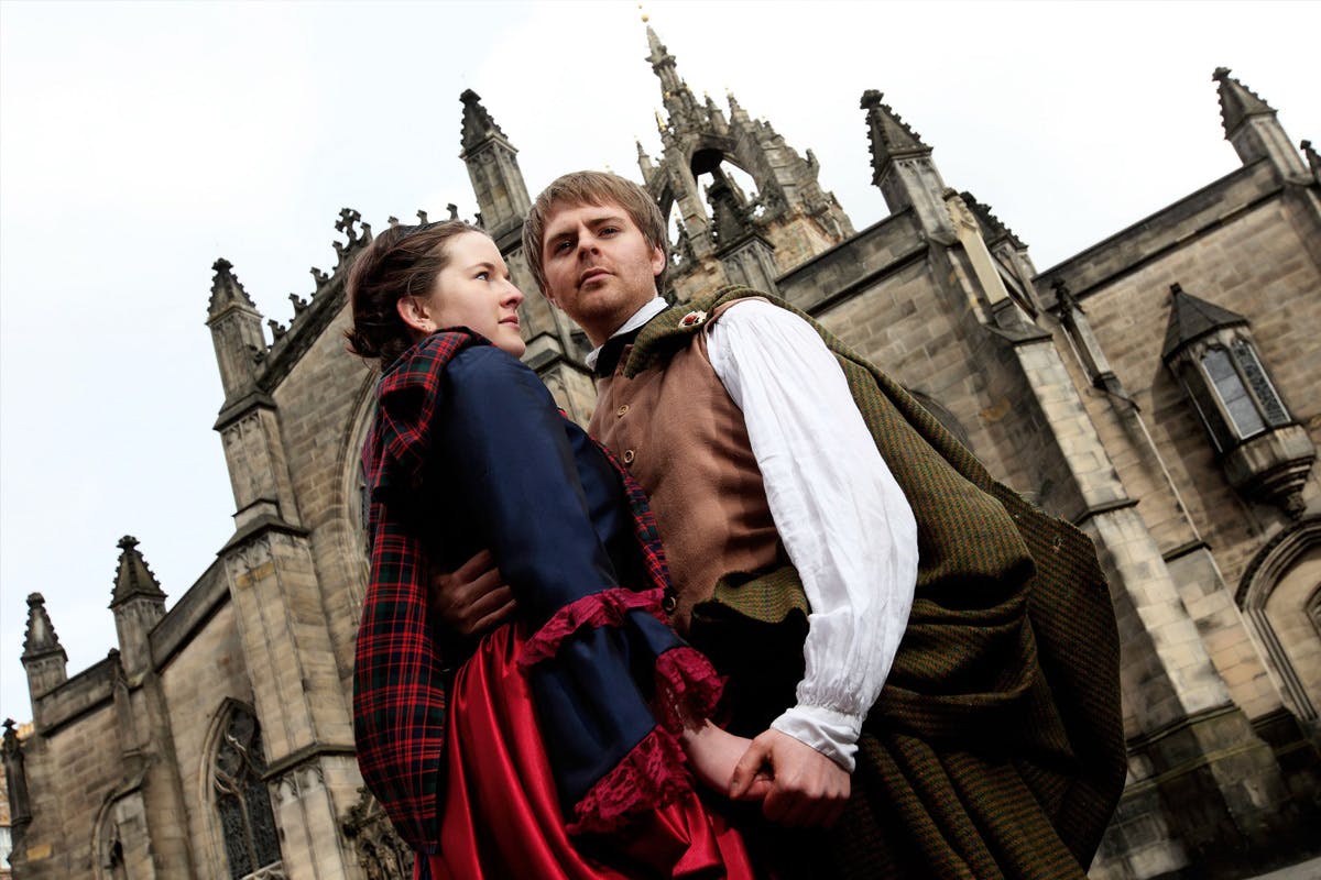 Edinburgh Outlander Walking Tour with Scottish-themed Tasting Platter at The Tolbooth Tavern for Two