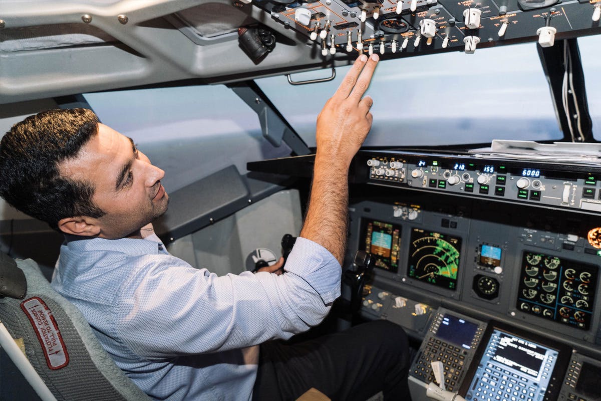 Flight Simulator Experience Aboard a Boeing 737 - 90 Minutes
