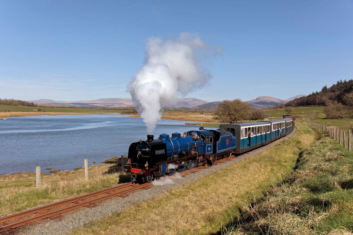 lake-district-steam-train-experience-in-the-ruth-director-saloon-with