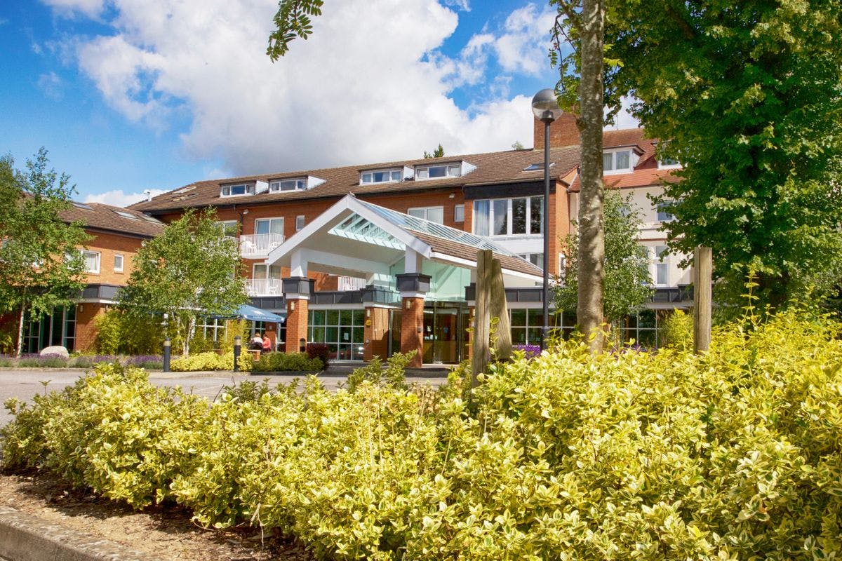 One Night Berkshire Break with Dinner and Prosecco for Two at Regency Park Hotel