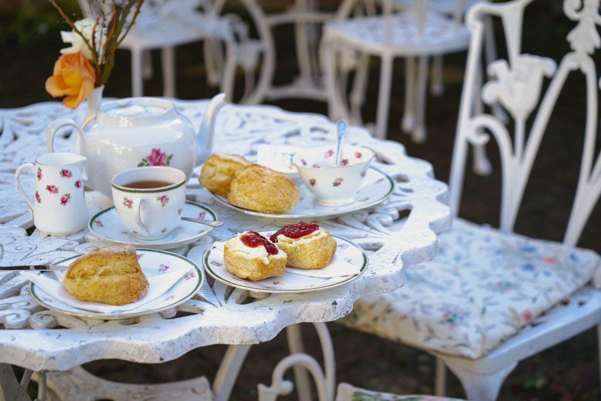 traditional-tea-in-a-castle-for-two