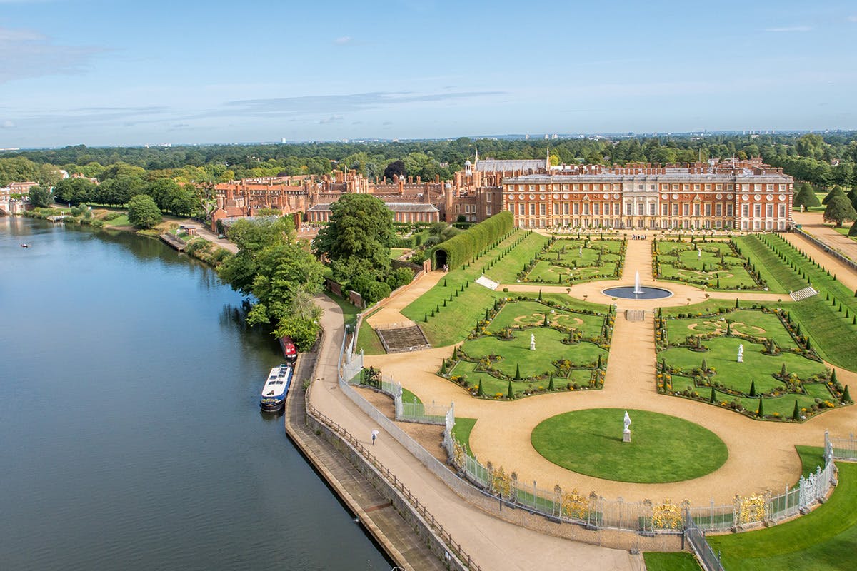 travel from central london to hampton court