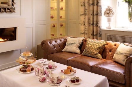 Afternoon Tea and River Sightseeing Cruise for Two in Historic Stratford Upon Avon