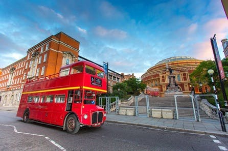 Immersive Bus Tour of London’s Best Taverns for Two
