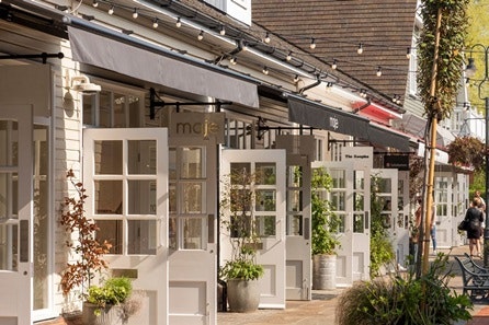 Luxury Designer Shopping Experience with Lunch at Bicester Village