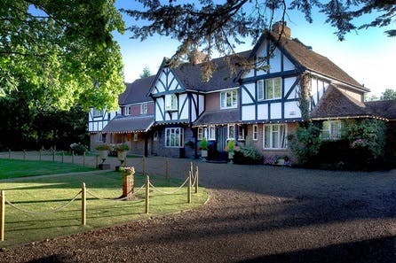 One Night Garden of England Escape with Dinner and Champagne for Two at Little Silver Country Hotel