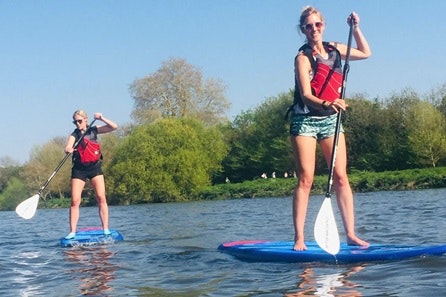 Stand Up Paddleboarding and a Pint or Prosecco on The Thames at Richmond For Two
